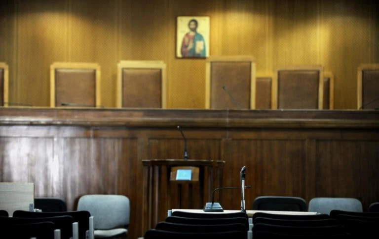 Δικαστήριο «επέστρεψε» αναδρομικά σε συνταξιούχο €11.184 από μειώσεις και κατάργηση Δώρων